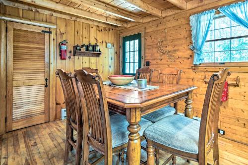 Andover Cabin Retreat with Hot Tub and Fireplace! in Andover, USA
