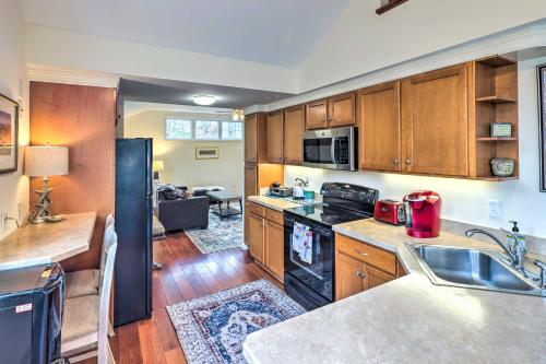 Waterfront Retreat with Boat Dock and Fire Pit! in 紹斯伯里