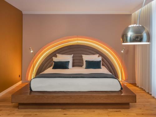 422251804 Seven Hotel