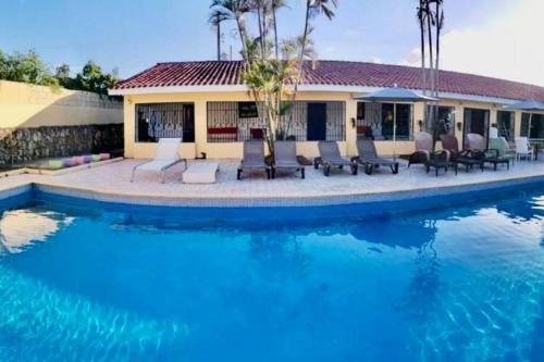 Luxury villa with pool and close to the beach in Guayacanes