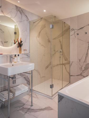 Bathroom, Seven Hotel in Panthéon - Notre Dame