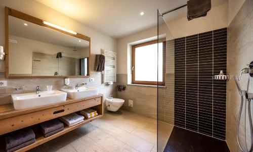 Martina Breakfast Lodge - main image