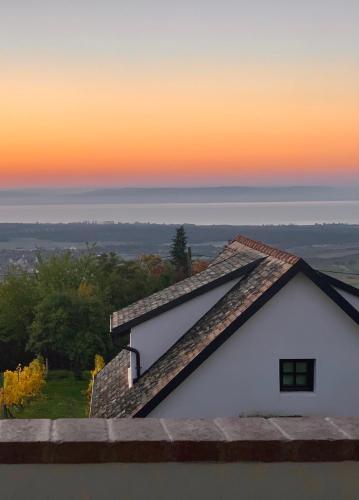 Cheerful Cottage at Balatonfelvidek Dörgicse