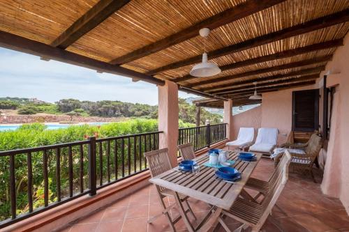  [Dolce Sposa] Swimming pool and private beach, Ferienwohnung in Porto Cervo