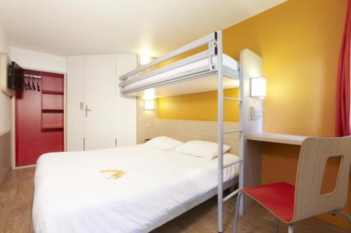 Triple Room (1 Double Bed + 1 Single Bed)