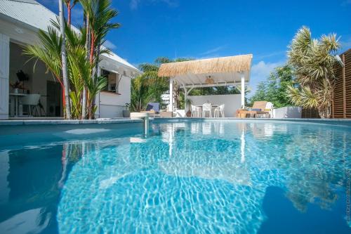 . Villa de 3 chambres a Le Robert a 100 m de la plage avec vue sur la mer piscine privee et jardin amenage