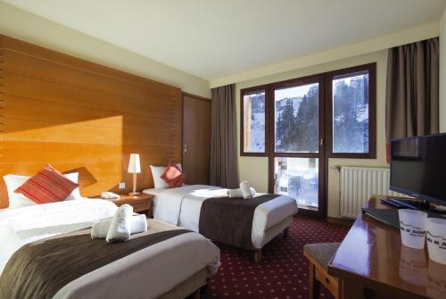 Chambre avec 2 lits, vue sur la montagne