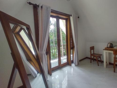 Double Room with Garden View image 9
