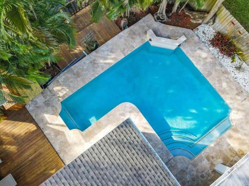 Waterfront Hidden Gem 4BR Heated Pool & Game Room in Fort Lauderdale, USA