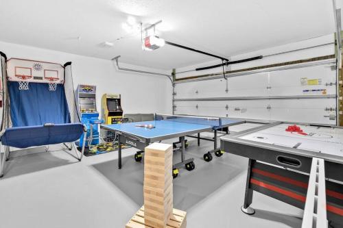 Waterfront Hidden Gem 4BR Heated Pool & Game Room in Fort Lauderdale, USA