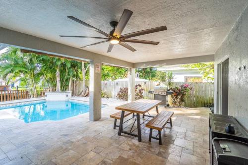 Waterfront Hidden Gem 4BR Heated Pool & Game Room in Fort Lauderdale, USA