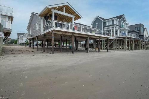 Bay Bliss - Private Beachfront Home with 180° Views & Hot Tub!