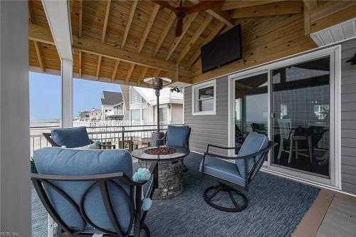 Bay Bliss - Private Beachfront Home with 180° Views & Hot Tub!