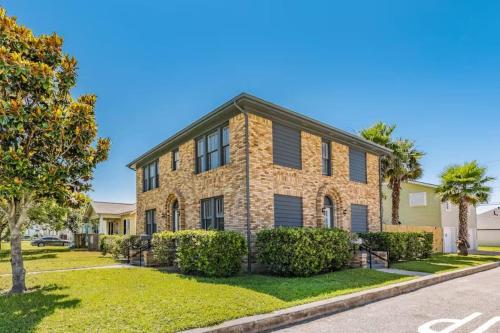Serene Cove - 3 Homes Close to Beach w Hot Tub
