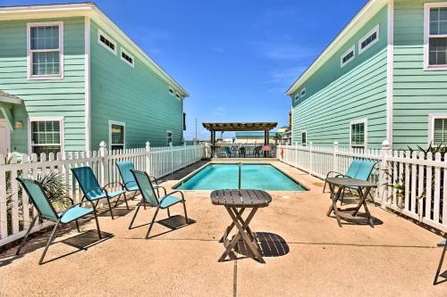 Port Aransas Condo with Pool Access - Walk to Beach! in Port Aransas, USA