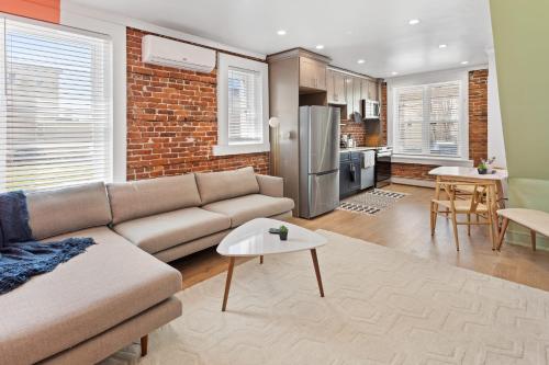 5BR Beach Block Orange Loop Steps from Boardwalk in Atlantic City, USA