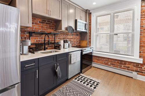 5BR Beach Block Orange Loop Steps from Boardwalk in Atlantic City, USA