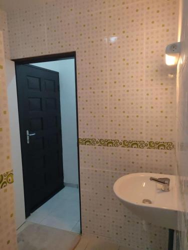 Shower, ST-Laurent Centre - Baka lycee Confort T1 in Saint-Laurent-du-Maroni