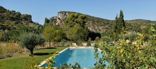 Maison au pied des collines du Luberon à Lourmarin hameau des Lointes Bastides