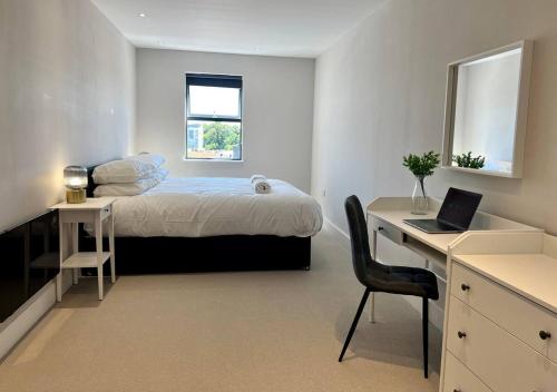 Margate Beach Front Apt With Sea Views Sleeps 4