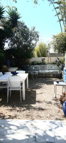 Maison et terrasse dans le jardin du Château de Gaillard, Marseille (Foto 8)