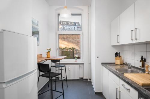 Sonnig & Helle Wohnung Alexanderplatz in 15min zu erreichen Herthastraße sehr schön und groß für Gruppen geeignet - image 11