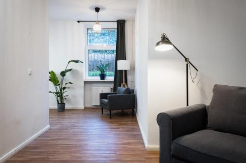 Sonnig & Helle Wohnung Alexanderplatz in 15min zu erreichen Herthastraße sehr schön und groß für Gruppen geeignet - image 4