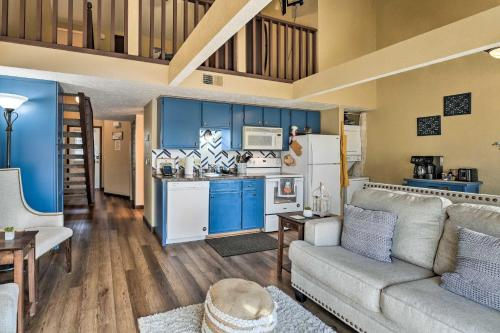 Charming Branson Condo Balcony and Grill! in Branson, USA