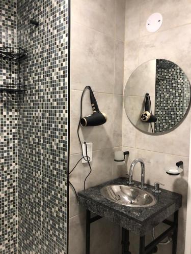 One-Bedroom Apartment image 9