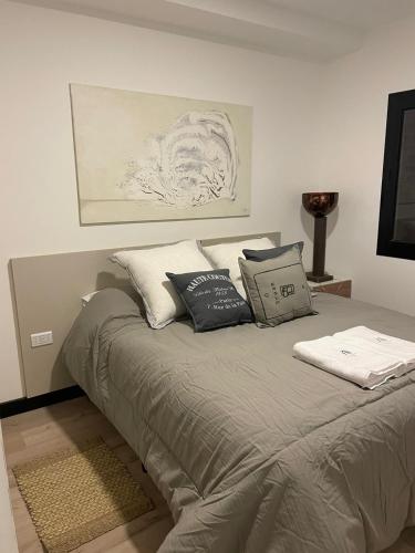 One-Bedroom Apartment image 8