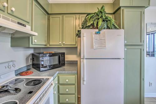 Cozy Myrtle Beach Escape with Resort Amenities! - main image