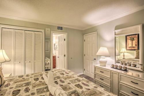 Cozy Myrtle Beach Escape with Resort Amenities! - image 8