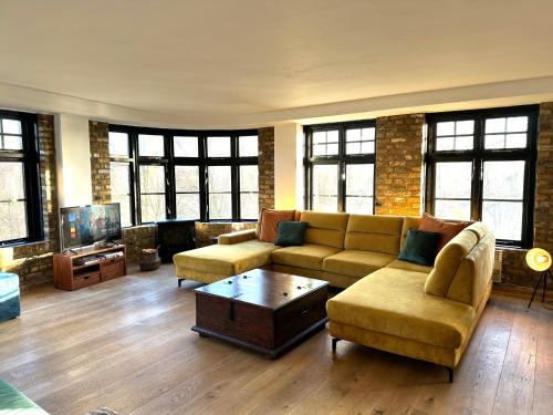 Deluxe penthouse riverside view 2 bedroom flat with lift - old industrial factory warehouse