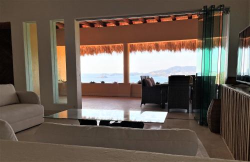 Spectacular Oceanview Penthouse at Ixtapa