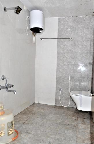 Deluxe Double Room with Balcony image 3