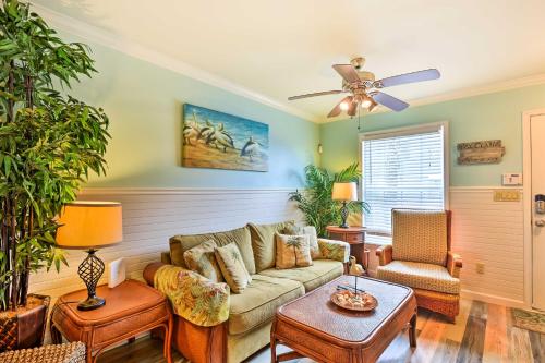 Large Golf-View Port Aransas Condo - Walk to Beach - image 11