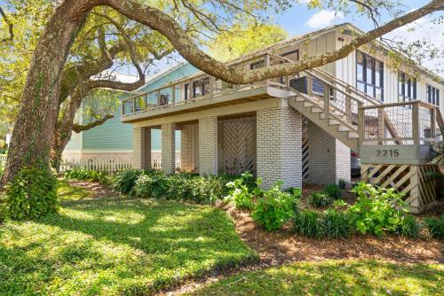 Three Oaks Beach Cottage - 2215 Bruce Drive