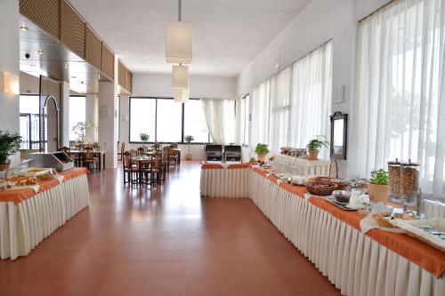 厘米拉馬爾酒店 (Limira Mare Hotel) in 埃拉福尼索斯鎮中心