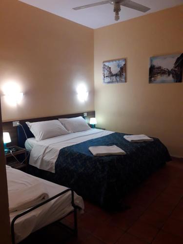 Rose Village Guest House, Рим