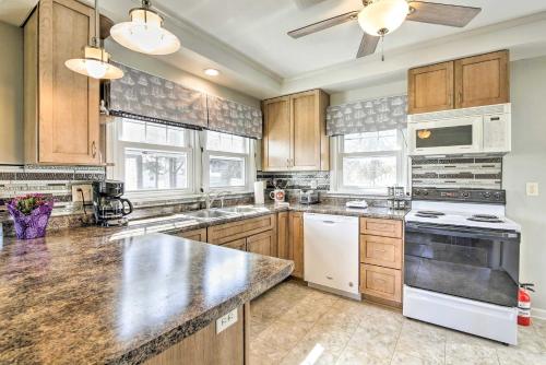 Modern Sturgeon Bay Home by Potawatomi State Park! in Sturgeon Bay, USA
