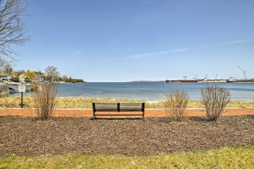 Modern Sturgeon Bay Home by Potawatomi State Park! - image 8