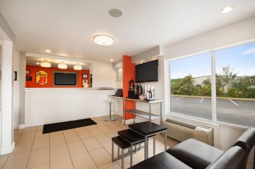 ห้องอาหาร, ซูเปอร์ 8 บาย วินด์แฮม ออมอนต์บีช (Super 8 By Wyndham Ormond Beach) in ออมอนต์บีช (FL)