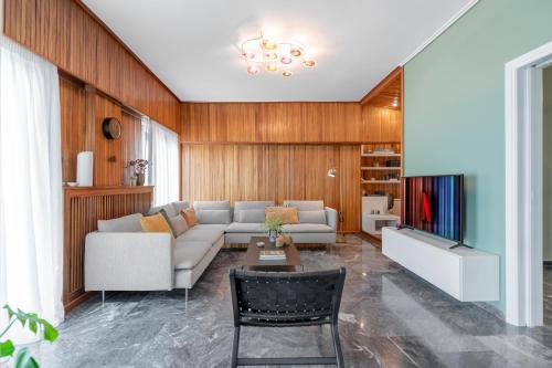 Foothills of Acropolis-Thissio 3 bdrm apartment, Atény