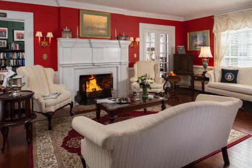 A Williamsburg White House Inn