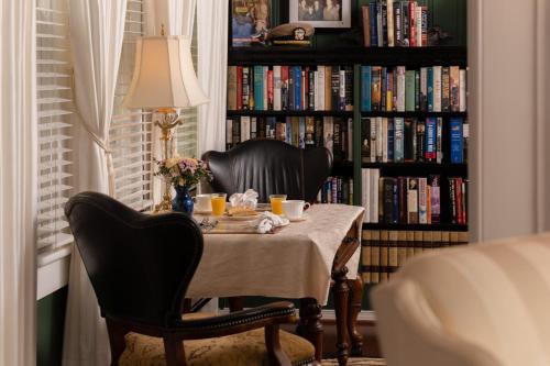 A Williamsburg White House Inn