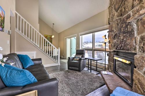 Fraser Condo with 2 Hot Tubs, Near Winter Park in Fraser, USA
