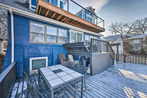Lakefront Home with Gorgeous Sunsets, Kayaks, and Pier in Fort Atkinson, USA