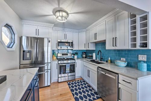 Lakefront Home with Gorgeous Sunsets, Kayaks, and Pier in Fort Atkinson, USA