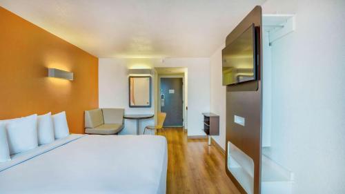 1 queen bed