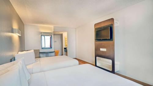 2 double beds